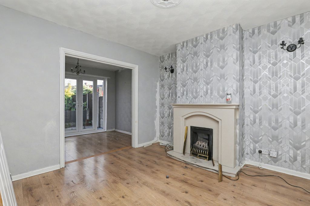 Property photo 2 of 15 10 Lower Farm Road, Liverpool, L25 1Pu
