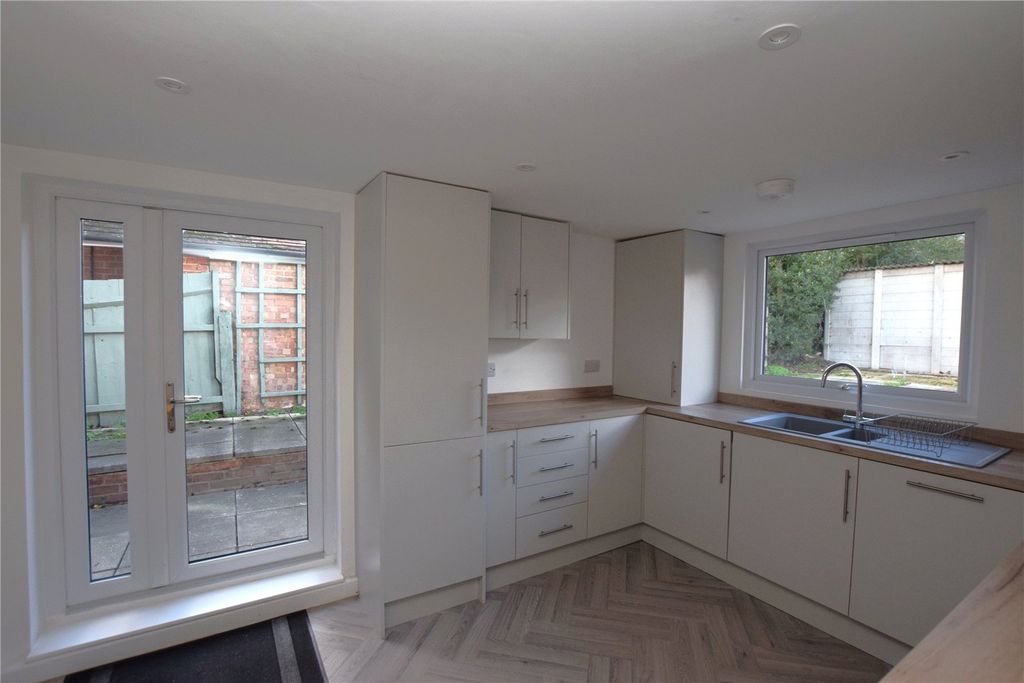 Property photo 2 of 10 Kitchen