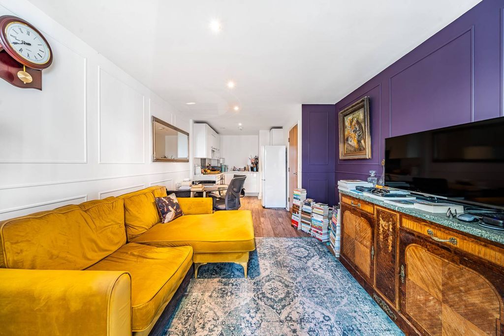 Property photo 2 of 18