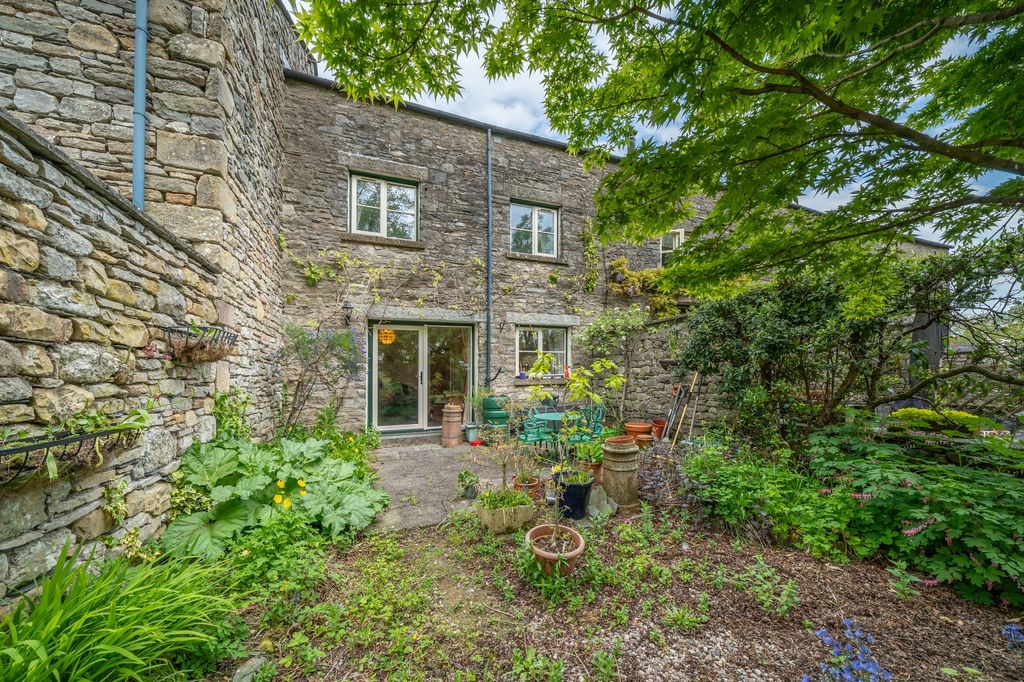 Property photo 1 of 35