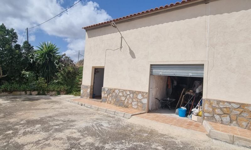 Property photo 3 of 40