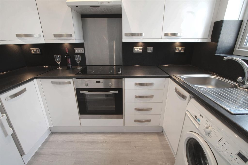 Property photo 2 of 12 Kitchen