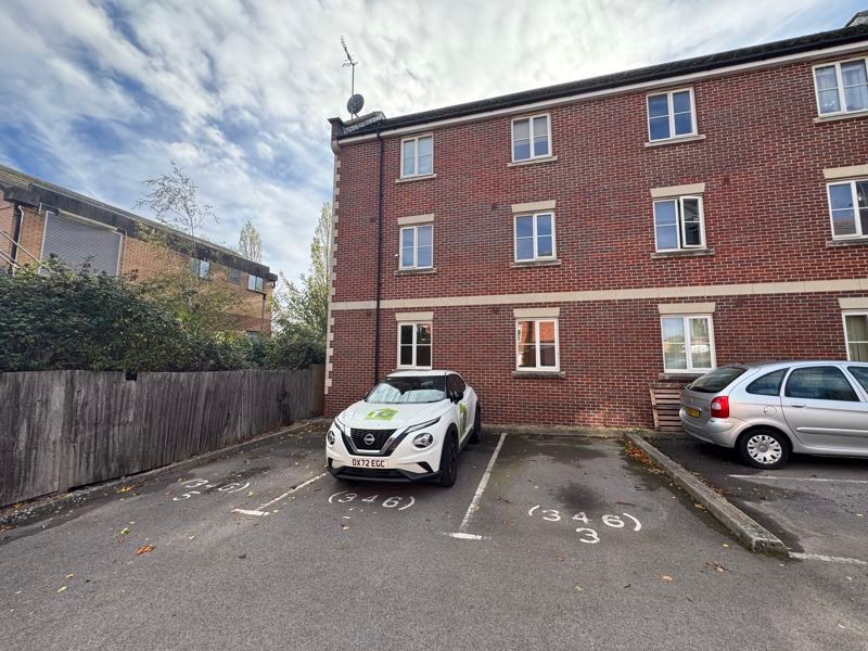 Property photo 2 of 8 Parking