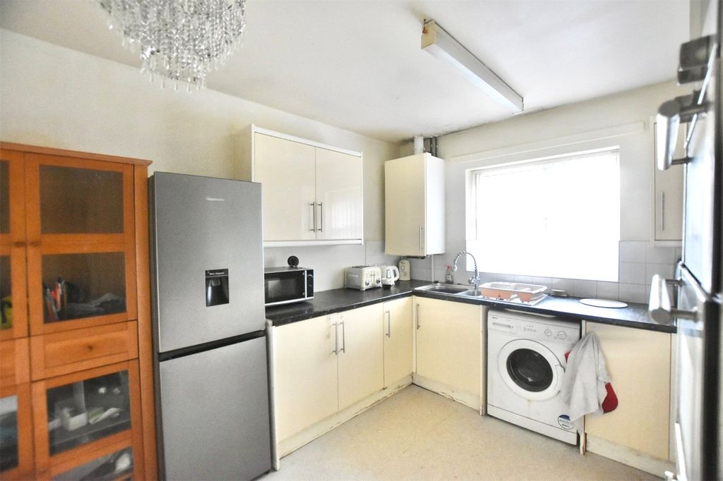 Property photo 2 of 8 Kitchen