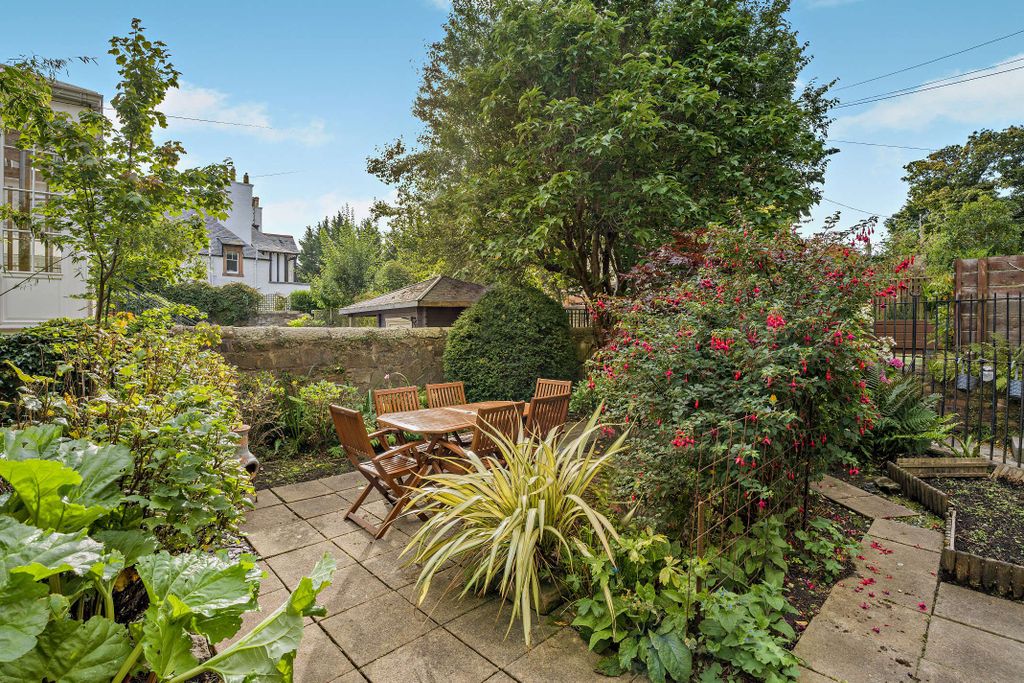 Property photo 2 of 32 Private Garden