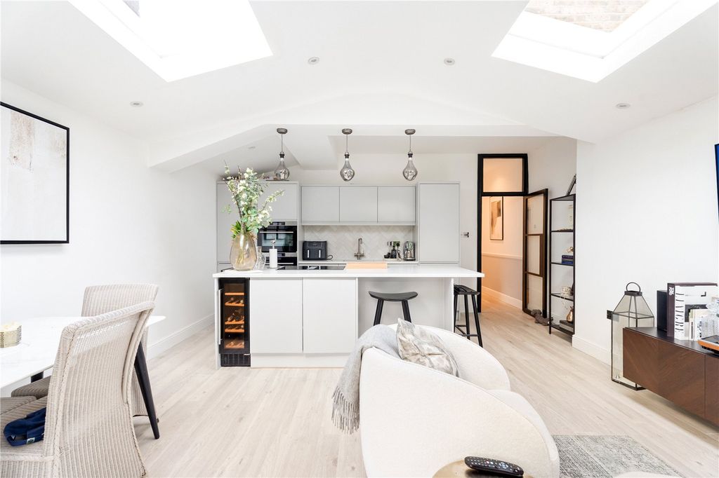 Property photo 2 of 10 Picture No. 24