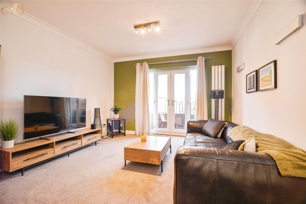 Property photo 3 of 10 Picture No. 12