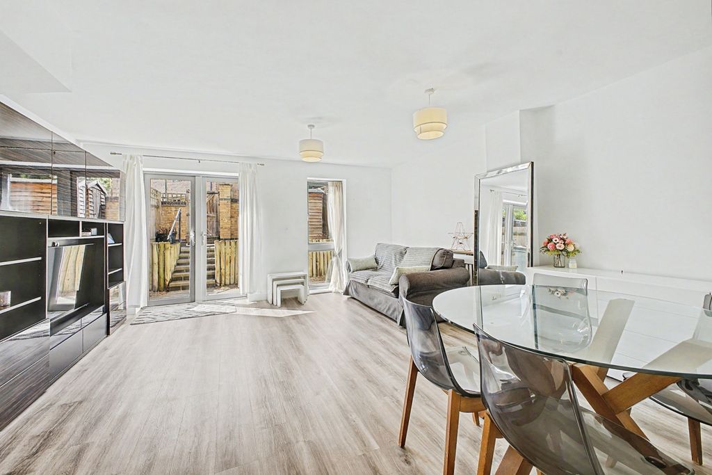 Property photo 3 of 19 Pbox-Img.Jpg