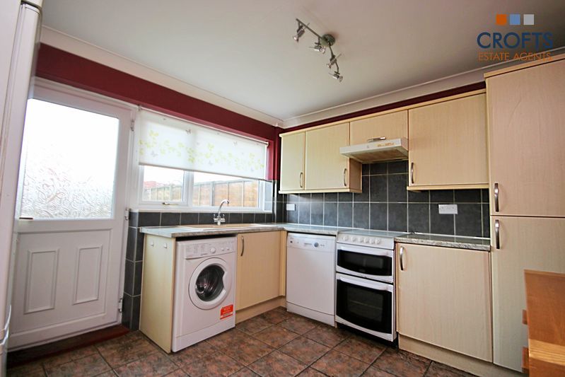 Property photo 3 of 10 Kitchen