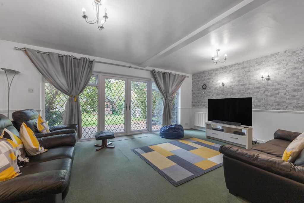 Property photo 3 of 18 Living / Dining Room