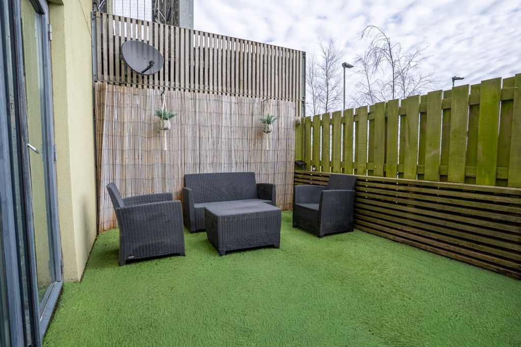 Property photo 2 of 34