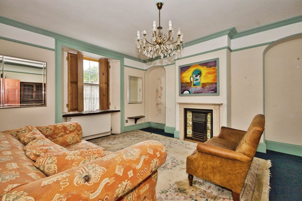 Property photo 2 of 20