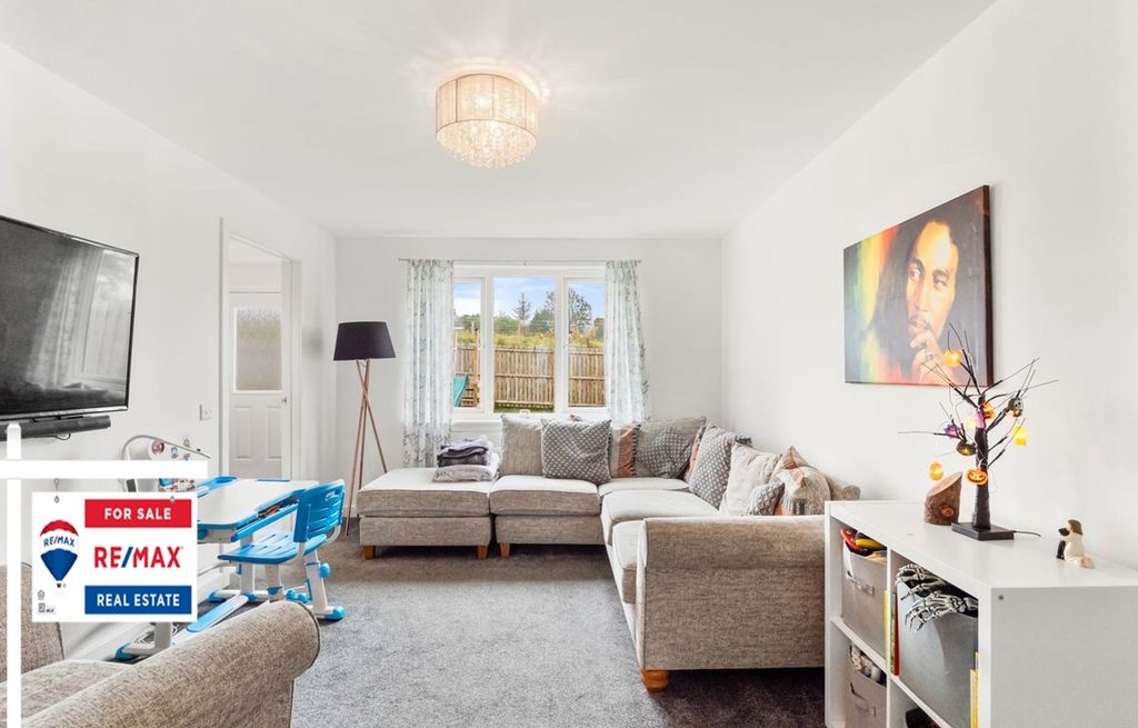 Property photo 1 of 13 Living Room 3