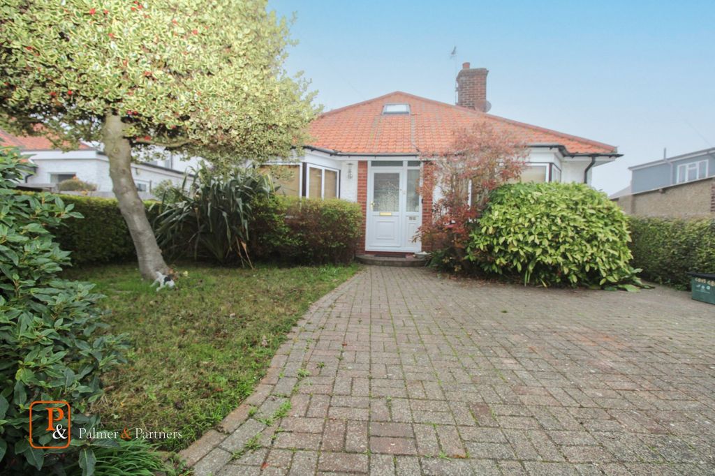 Property photo 1 of 8 External