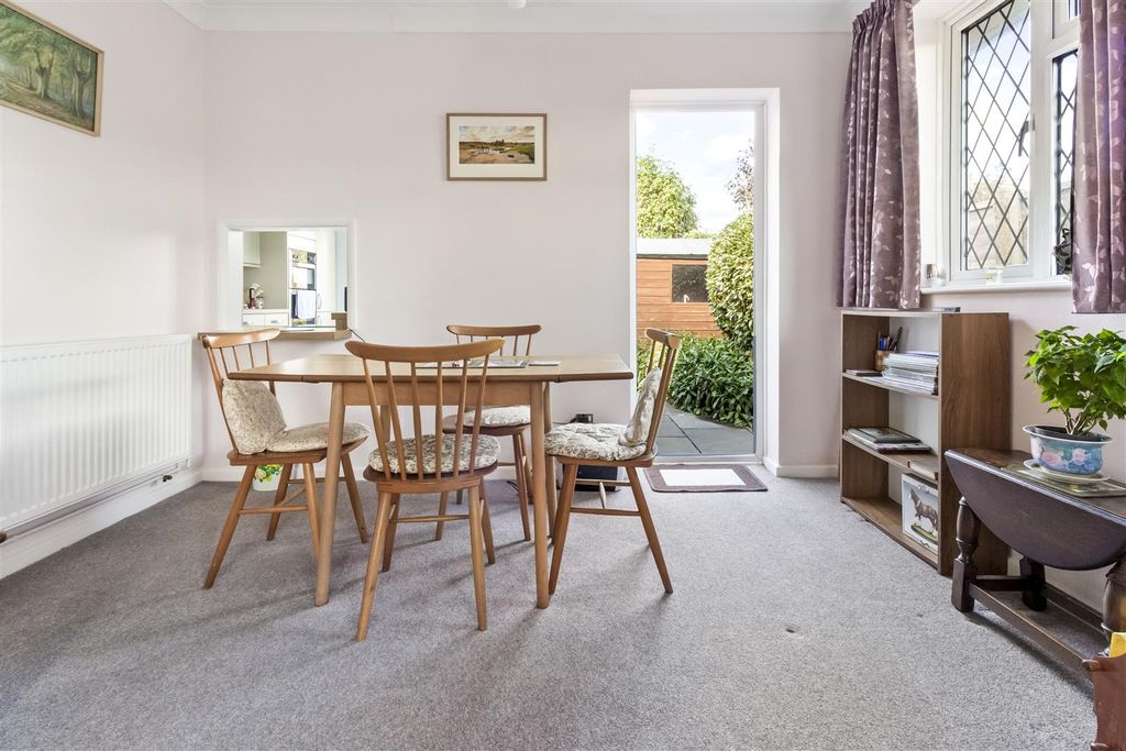 Property photo 3 of 17 10 Sea Lane Gardens-003.Jpg