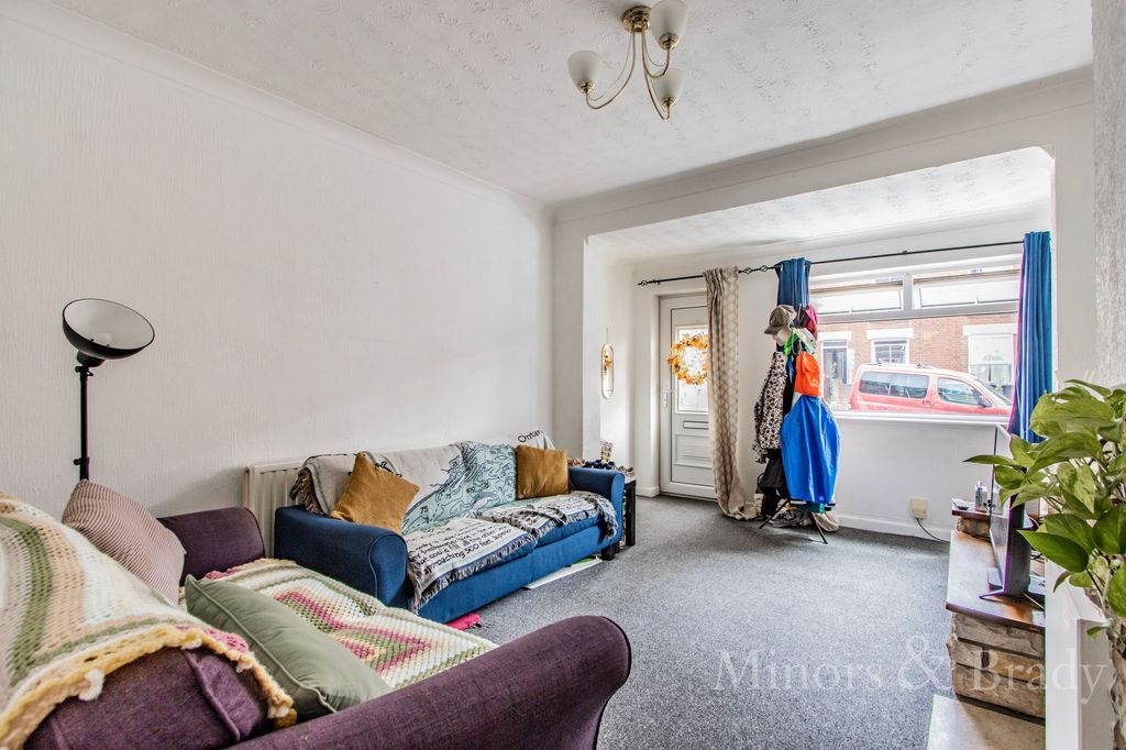 Property photo 3 of 12