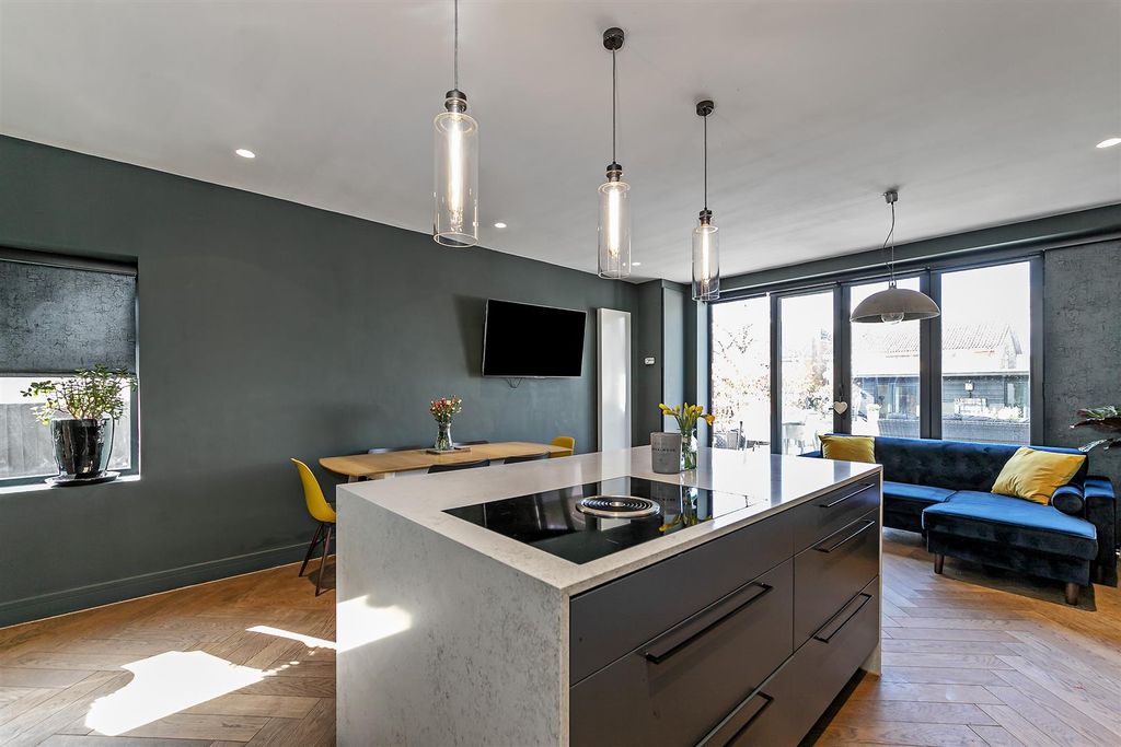 Property photo 3 of 21 336Watfordroad-37.Jpg
