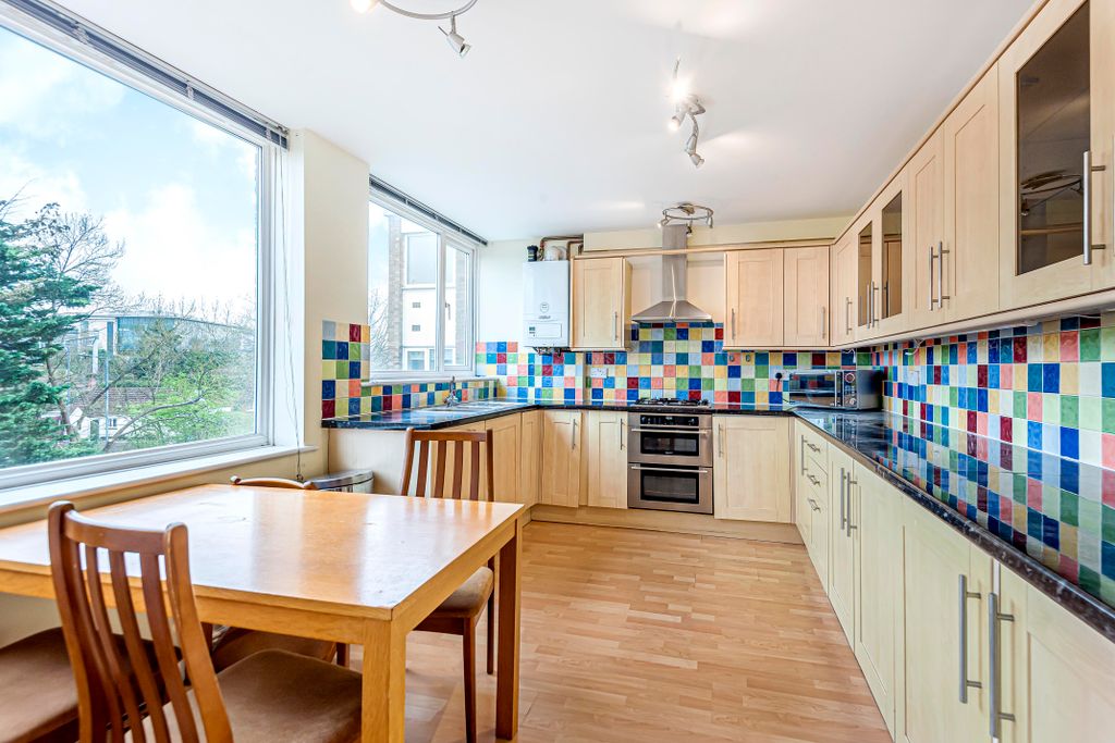 Property photo 2 of 11 Kitchen