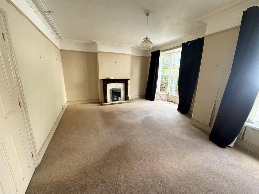 Property photo 2 of 11 Living Room