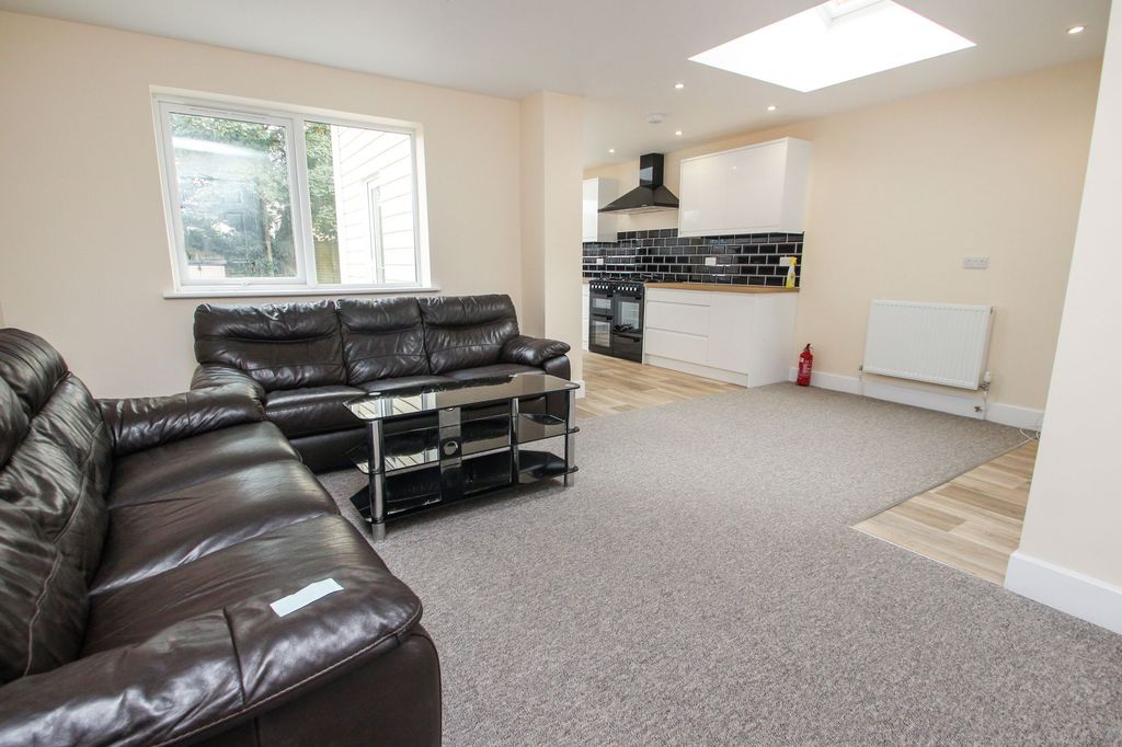 Property photo 2 of 14 Photo 17