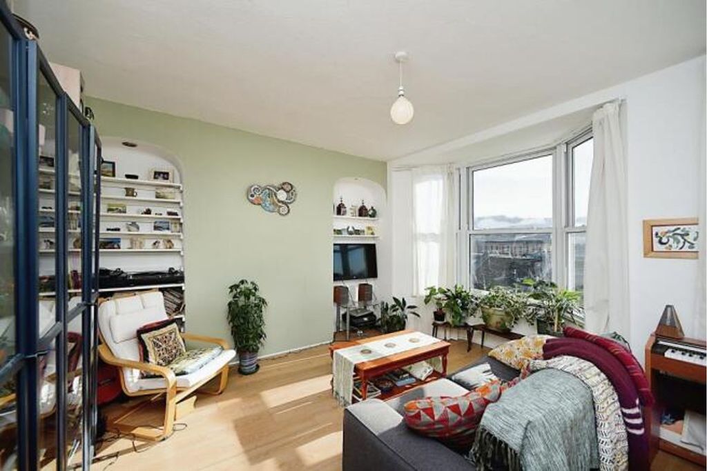 Property photo 1 of 12 Lounge