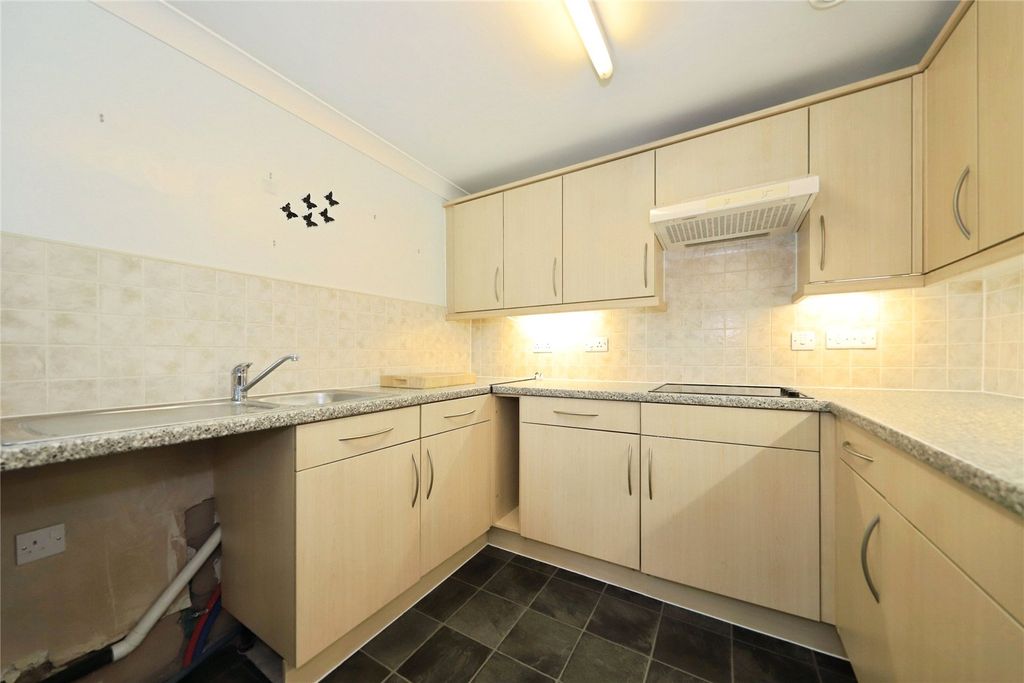 Property photo 3 of 11 Kitchen