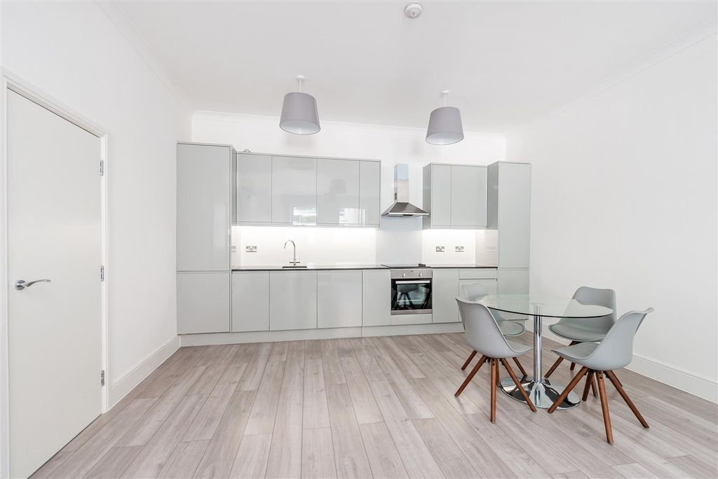 Property photo 2 of 10 Kitchen