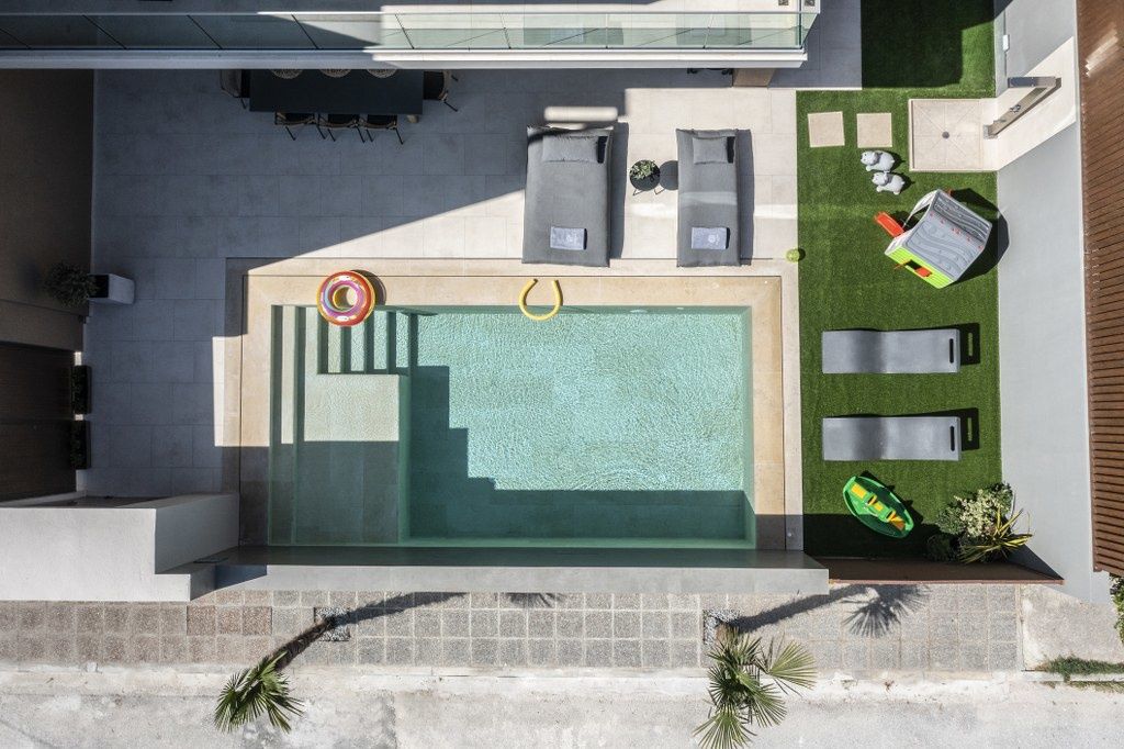 Property photo 2 of 28