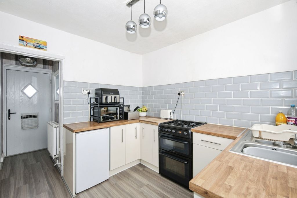 Property photo 3 of 19 Pbox-Img.Jpg