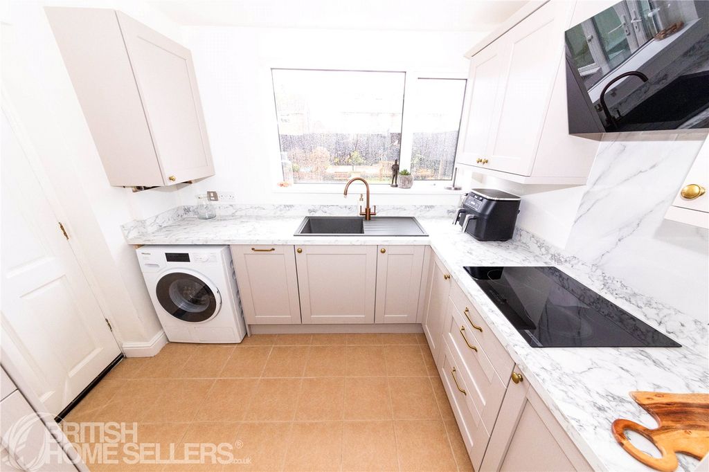 Property photo 2 of 24 Picture No. 28