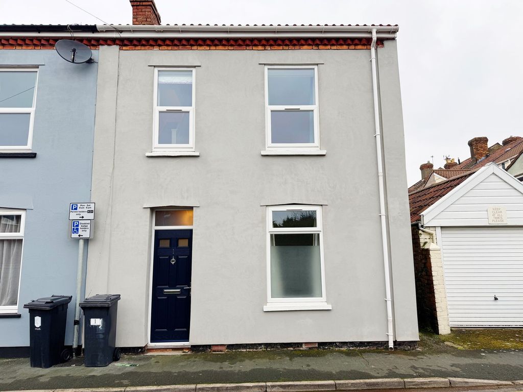 Property photo 1 of 10 Street-Facing Terraced House With A Modern Grey Fa...