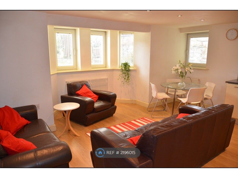 Property photo 1 of 9 Living Room