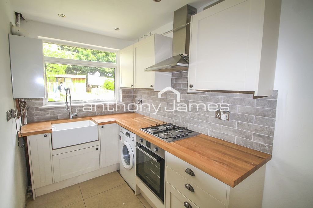 Property photo 3 of 9 Gallery