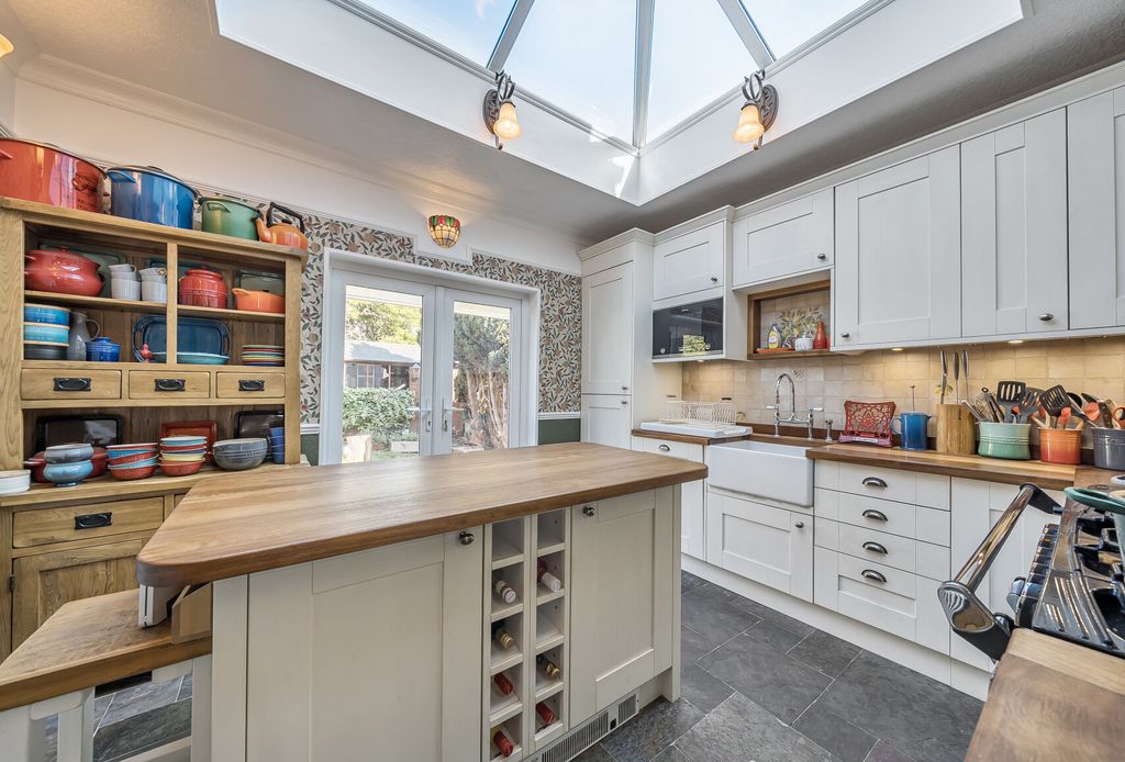 Property photo 3 of 24 1340438-21-689B6F...