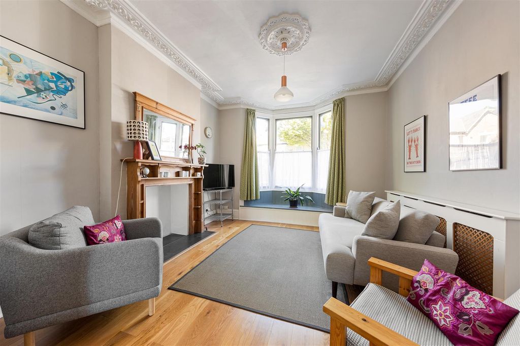 Property photo 2 of 56 Northcote Road, E17