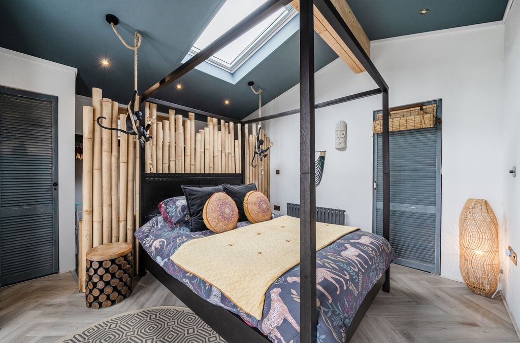 Property photo 3 of 20 1328543-14-687Fc1...