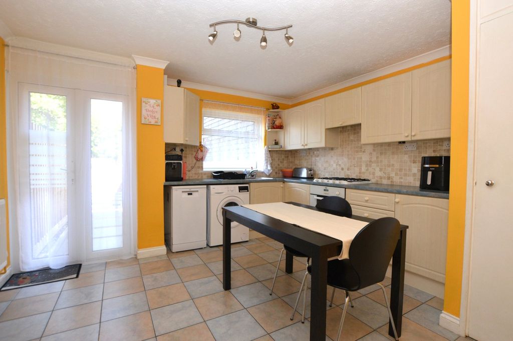 Property photo 2 of 9 2 - Picture No. 09