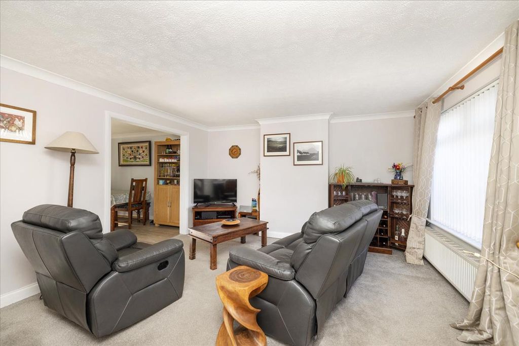 Property photo 2 of 26