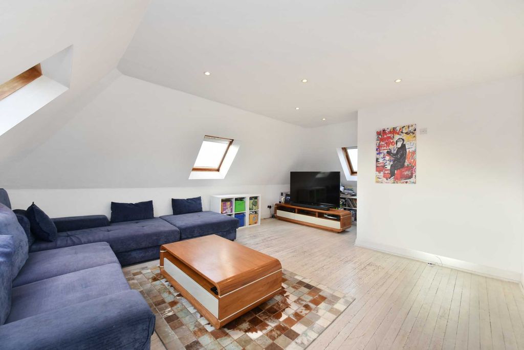 Property photo 3 of 17