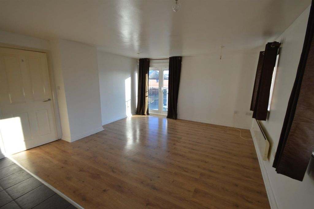 Property photo 2 of 8