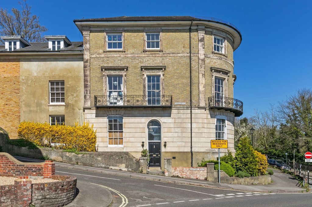 Property photo 1 of 10