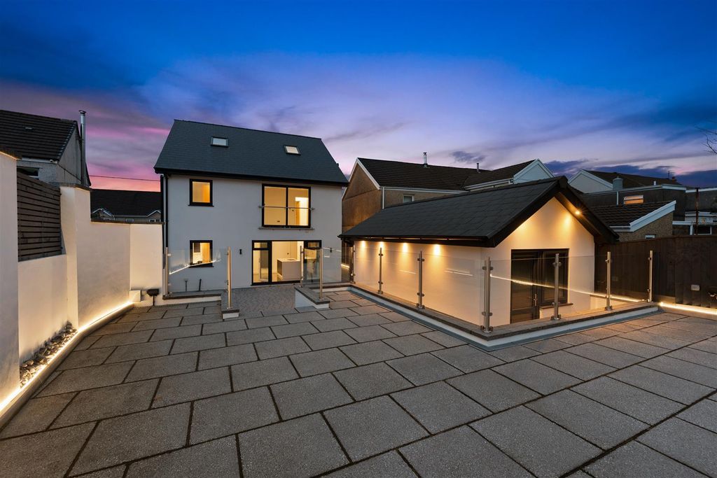 Property photo 1 of 39 External