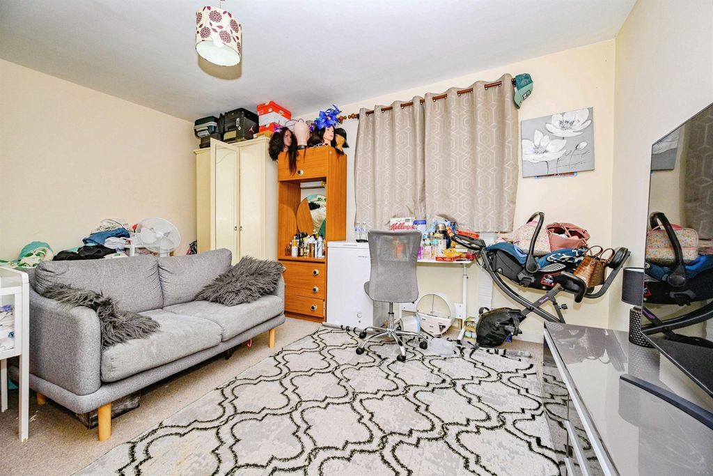 Property photo 2 of 7