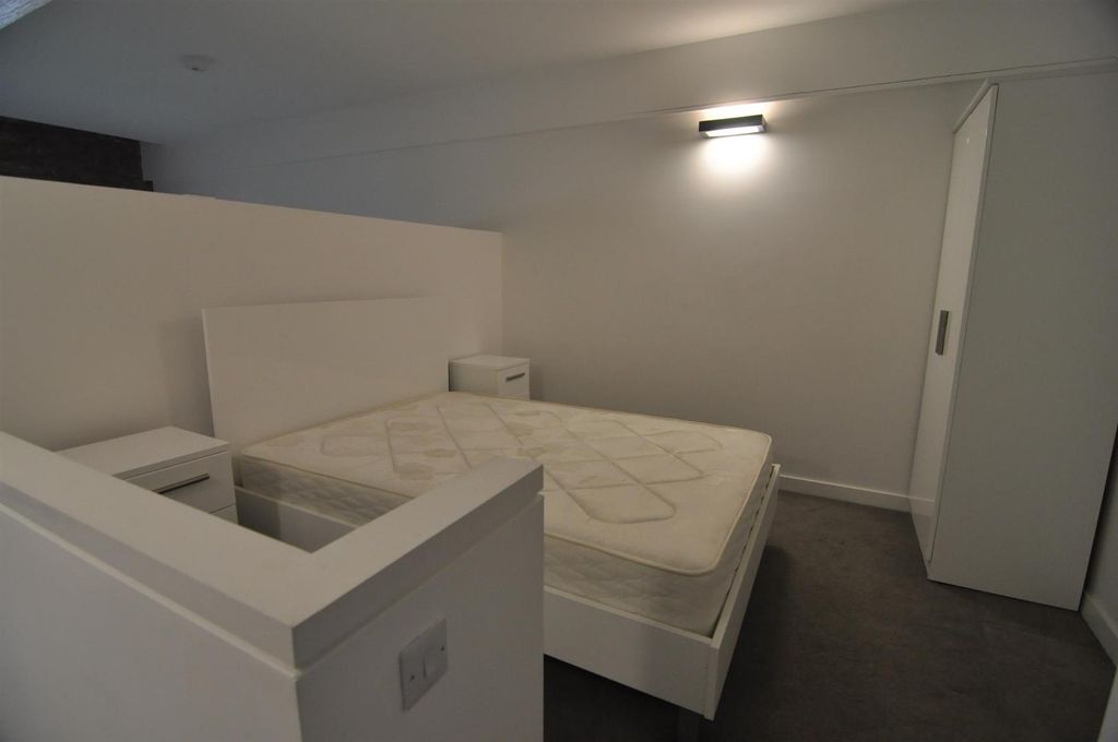 Property photo 3 of 6 Bedroom