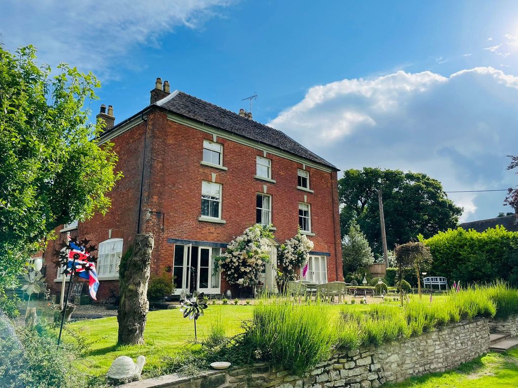 Property photo 1 of 48