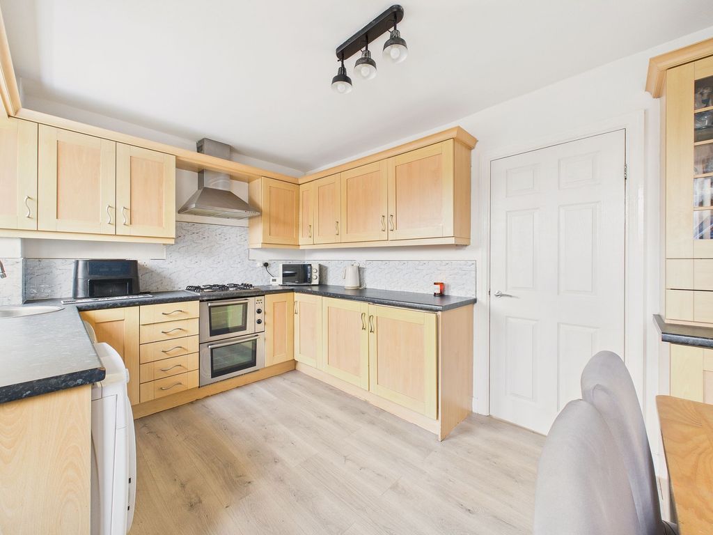 Property photo 3 of 10 Kitchen