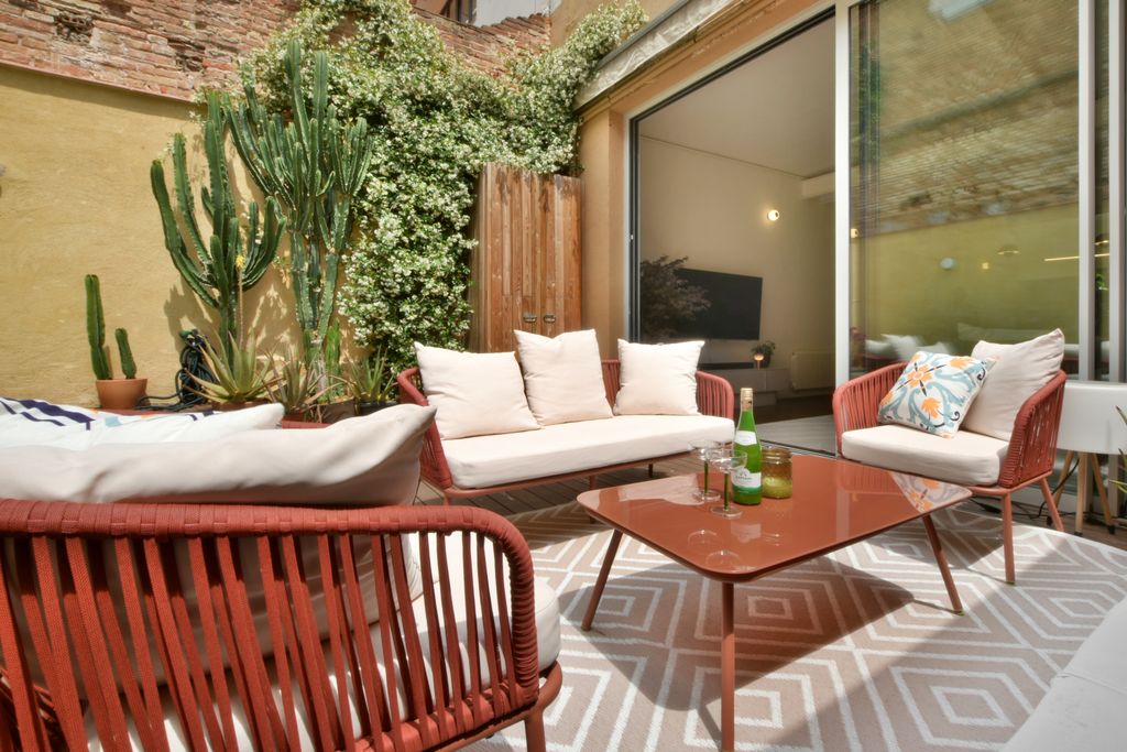 Property photo 2 of 39
