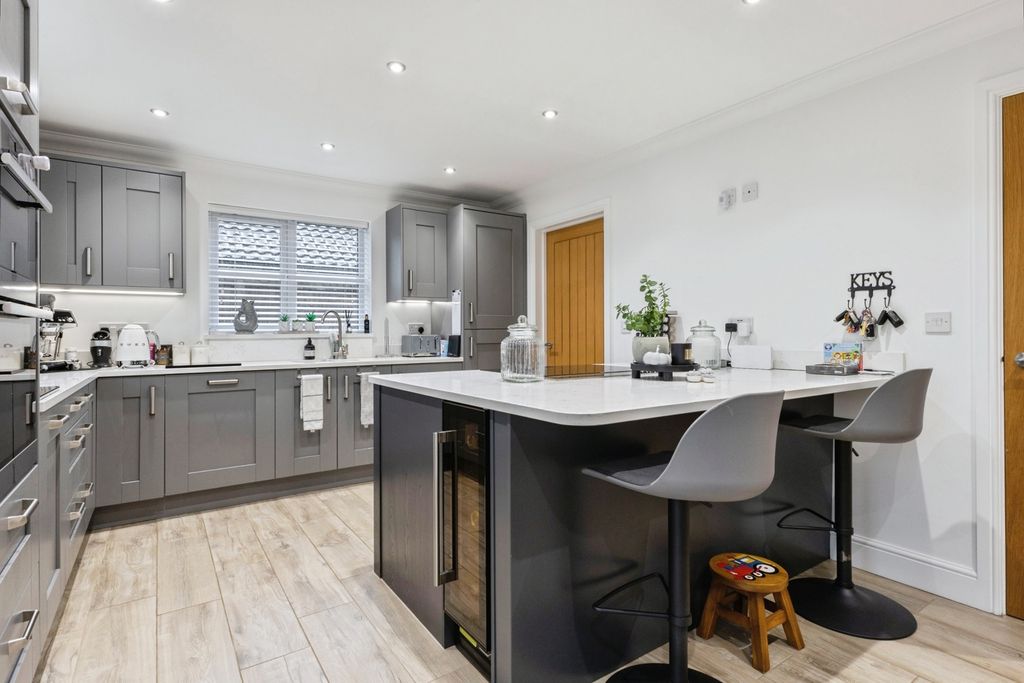 Property photo 2 of 16 Photo