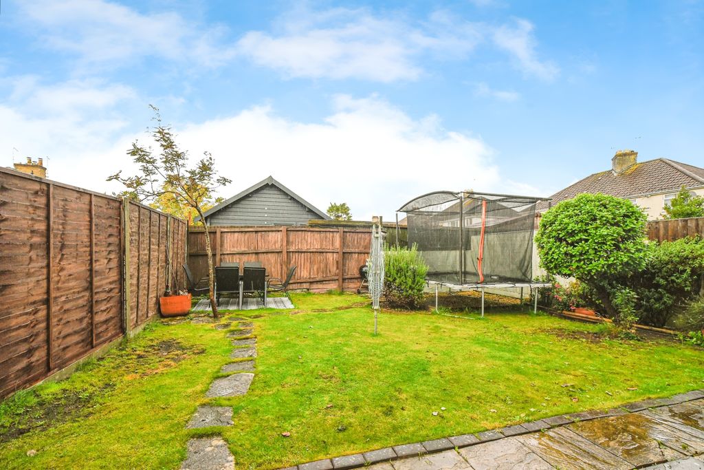 Property photo 2 of 21 Garden