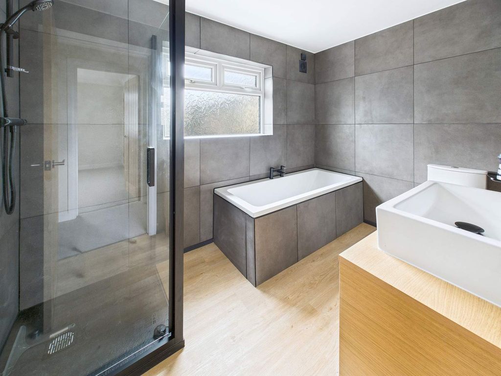 Property photo 3 of 15 Bathroom Second Angle